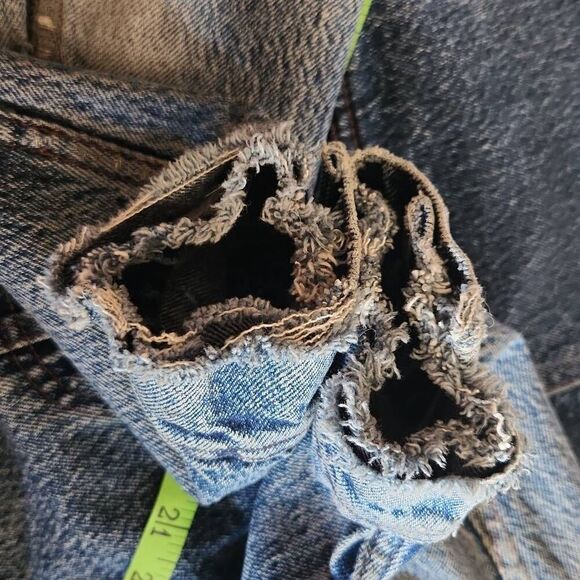 O46 LEE Riders classic button-up jean jacket. Trendy, thrashed, distressed look - Picture 14 of 15